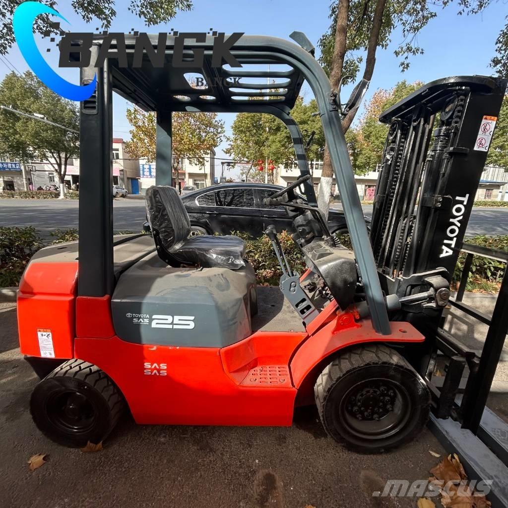 Toyota 8 F25 Дизельні навантажувачі