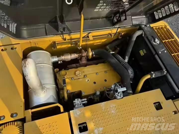 CAT CAT323D2L Гусеничні екскаватори