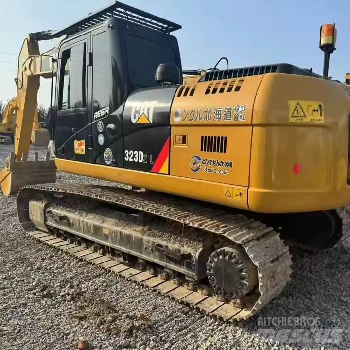 CAT CAT323D2L Гусеничні екскаватори