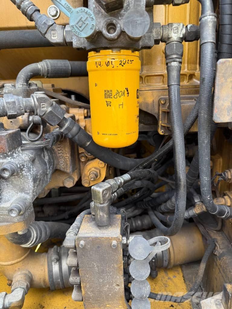 CAT 323 D L Гусеничні екскаватори