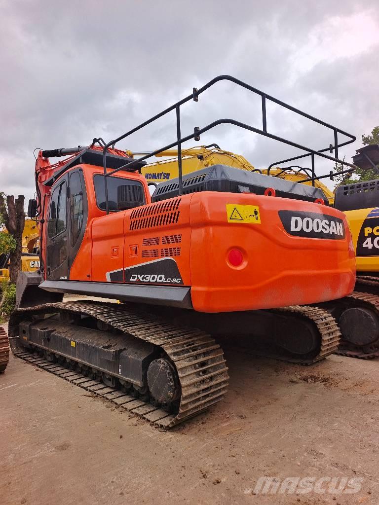 Doosan DX 300 Гусеничні екскаватори