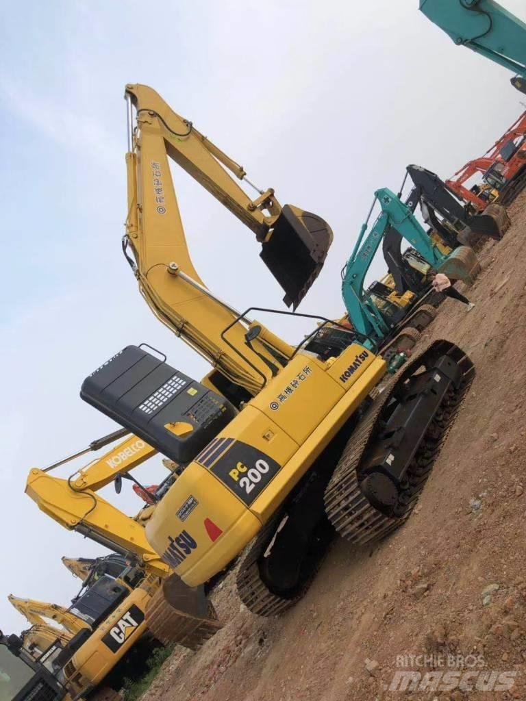 Komatsu 200-8 Гусеничні екскаватори