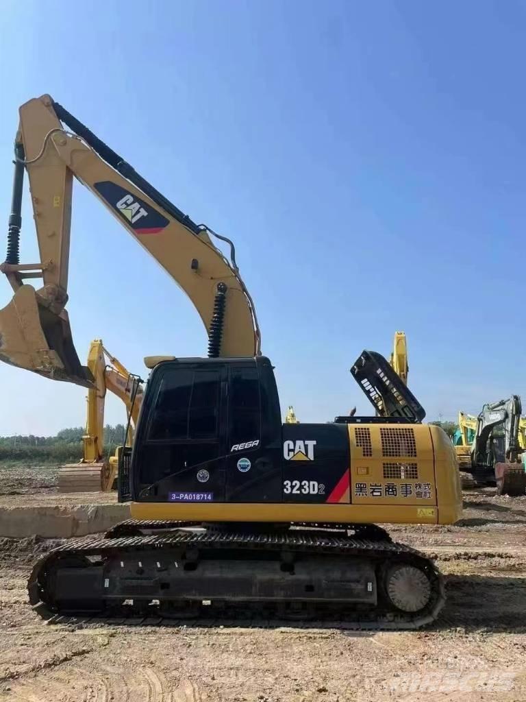 CAT 323D2 Гусеничні екскаватори