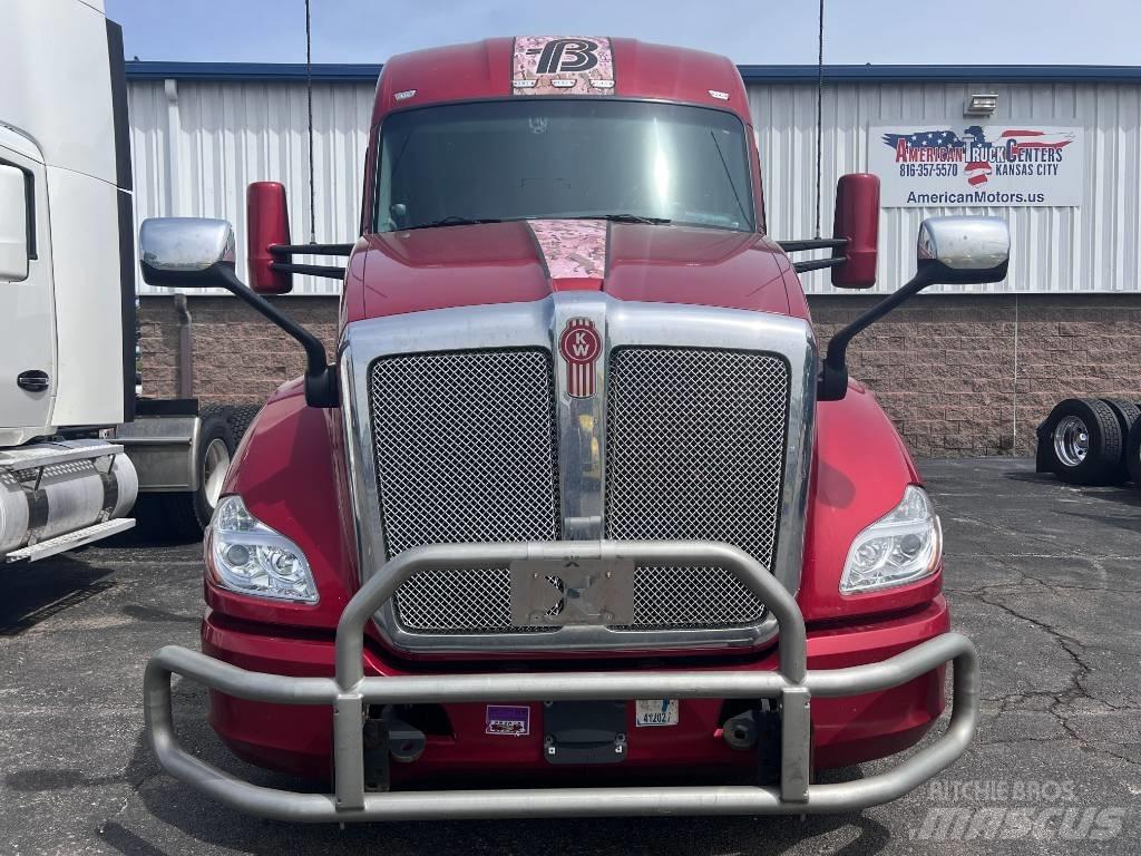 Kenworth T 680 Тягачі