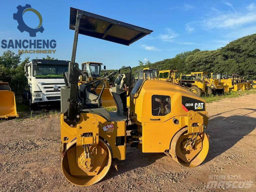 CAT CB24B Котки тротуарні
