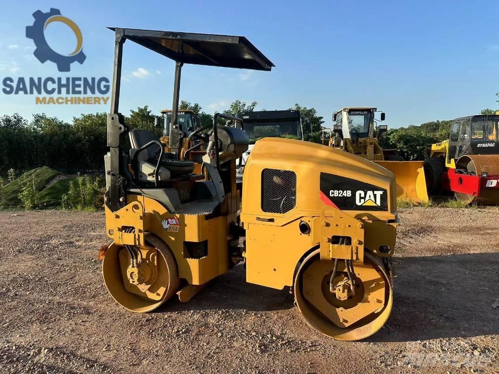 CAT CB24B Котки тротуарні