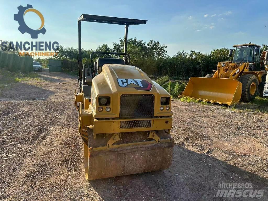 CAT CB24B Котки тротуарні