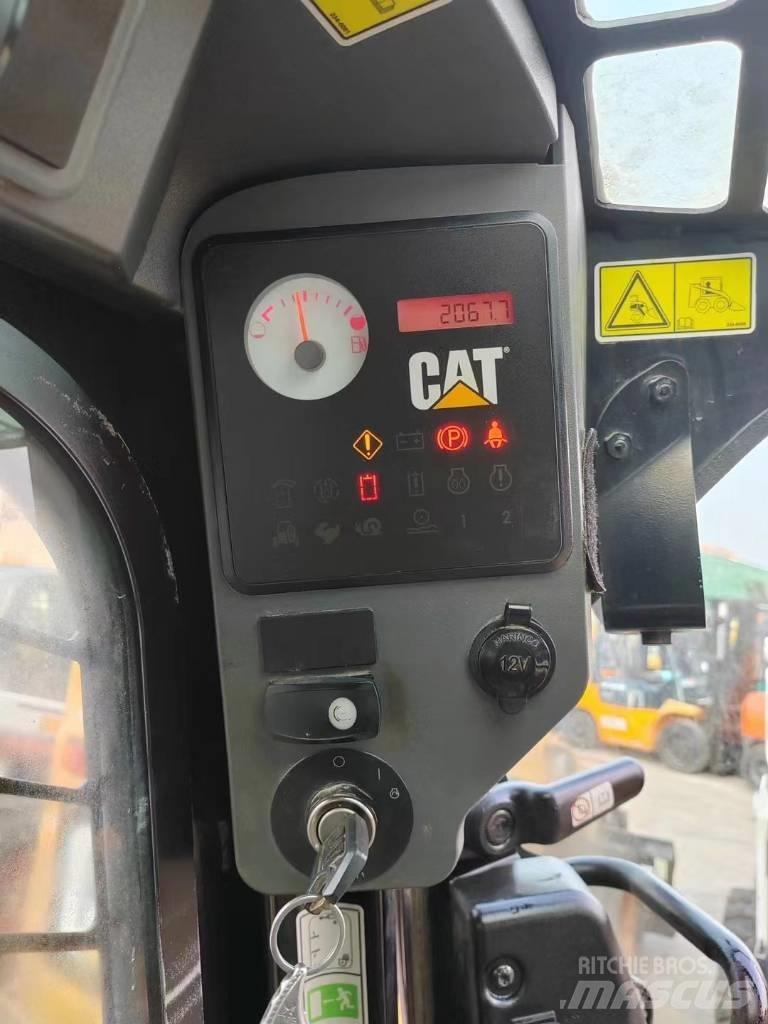 CAT 246 C Міні-навантажувачі