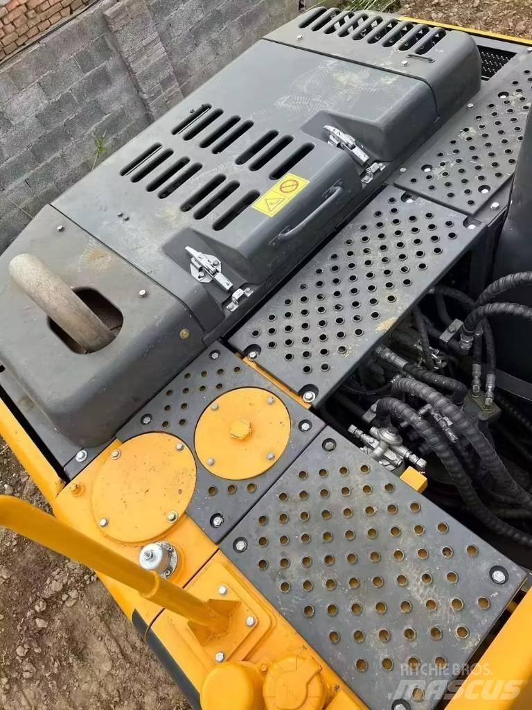 Volvo EC140 Гусеничні екскаватори