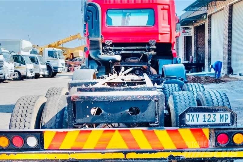 UD CGE 370 8x4 Вантажівки / спеціальні