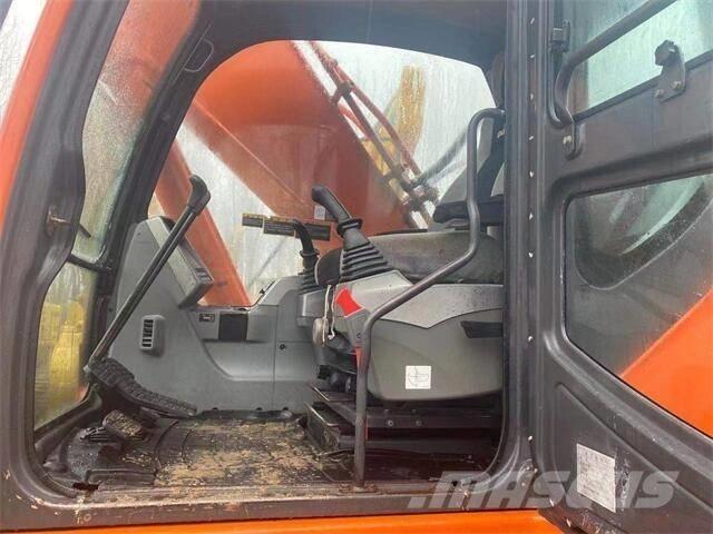 Doosan DX300 Гусеничні екскаватори