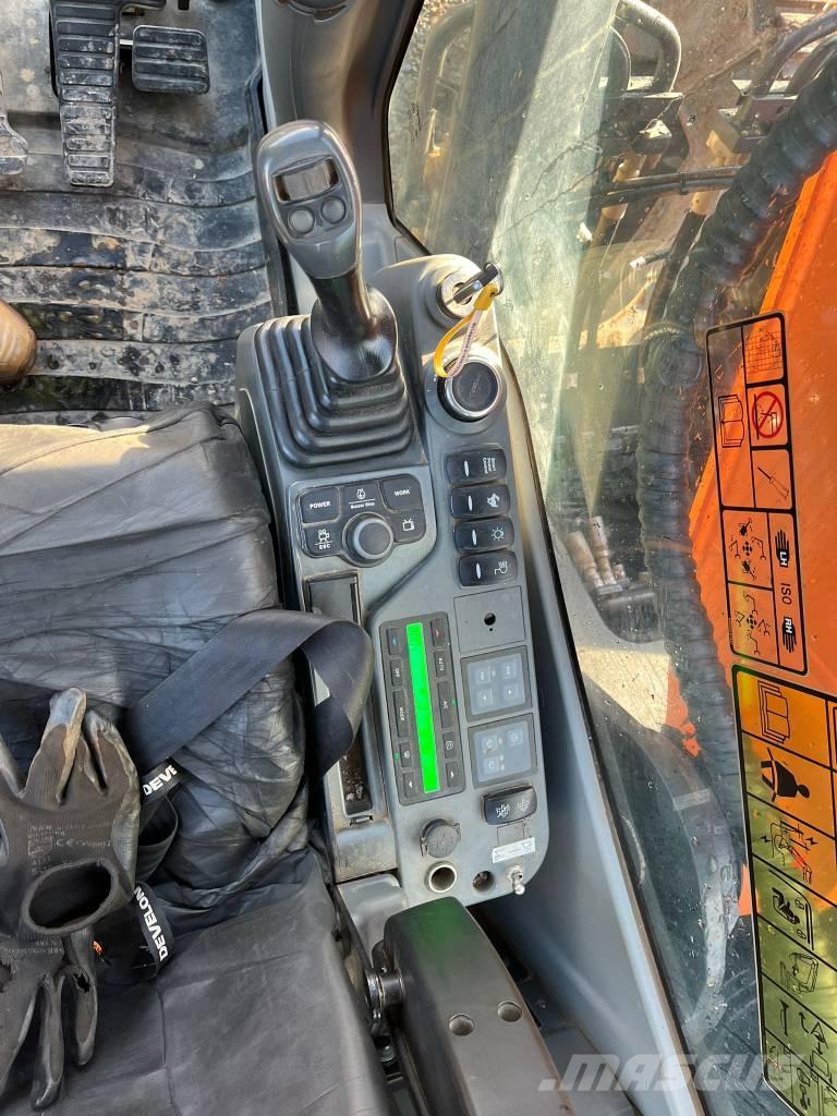 Doosan DX 225 Гусеничні екскаватори