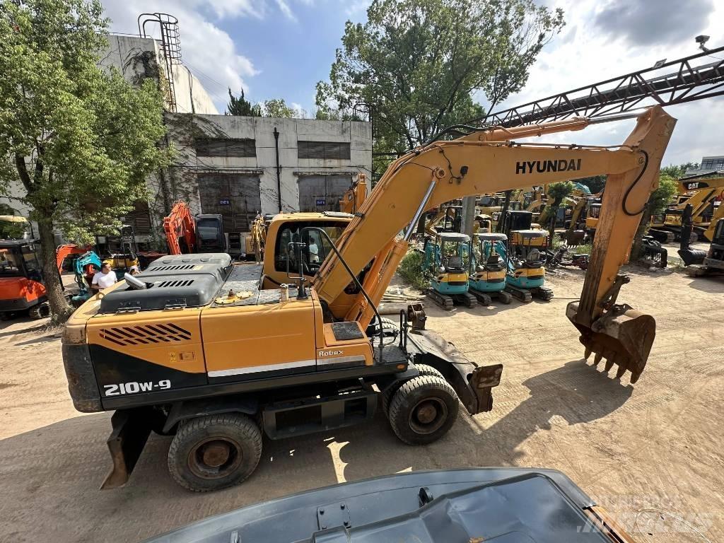 Hyundai R210W-9 Колісні екскаватори