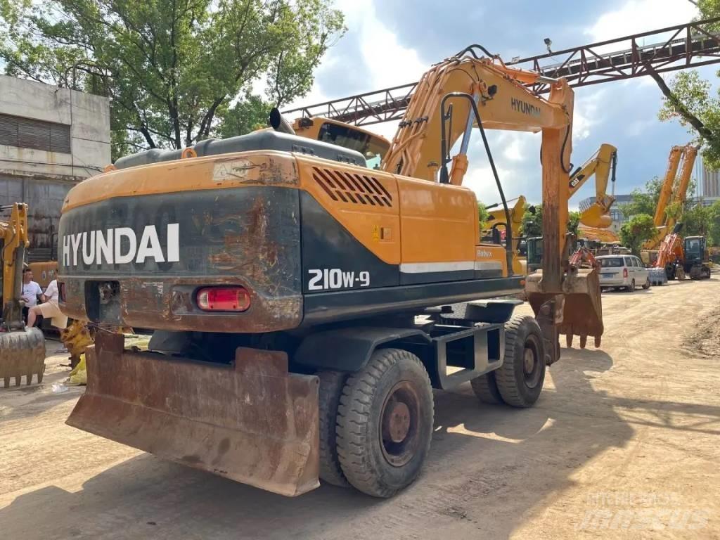 Hyundai R210W-9 Колісні екскаватори