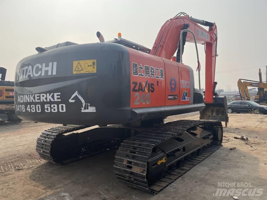 Hitachi 240 Середні екскаватори 7т. - 12т.