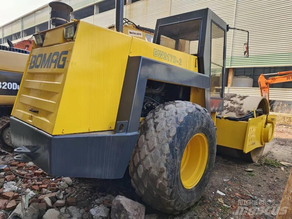Bomag BW 217 Грунтові котки