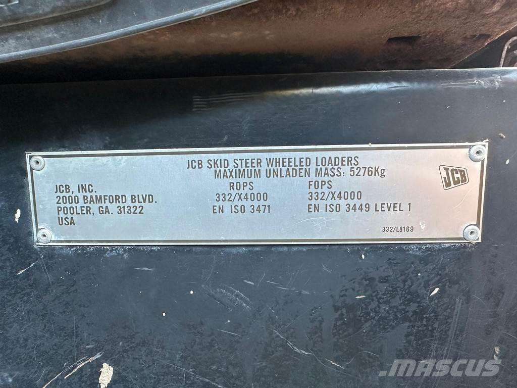 JCB 225 Малі навантажувачі