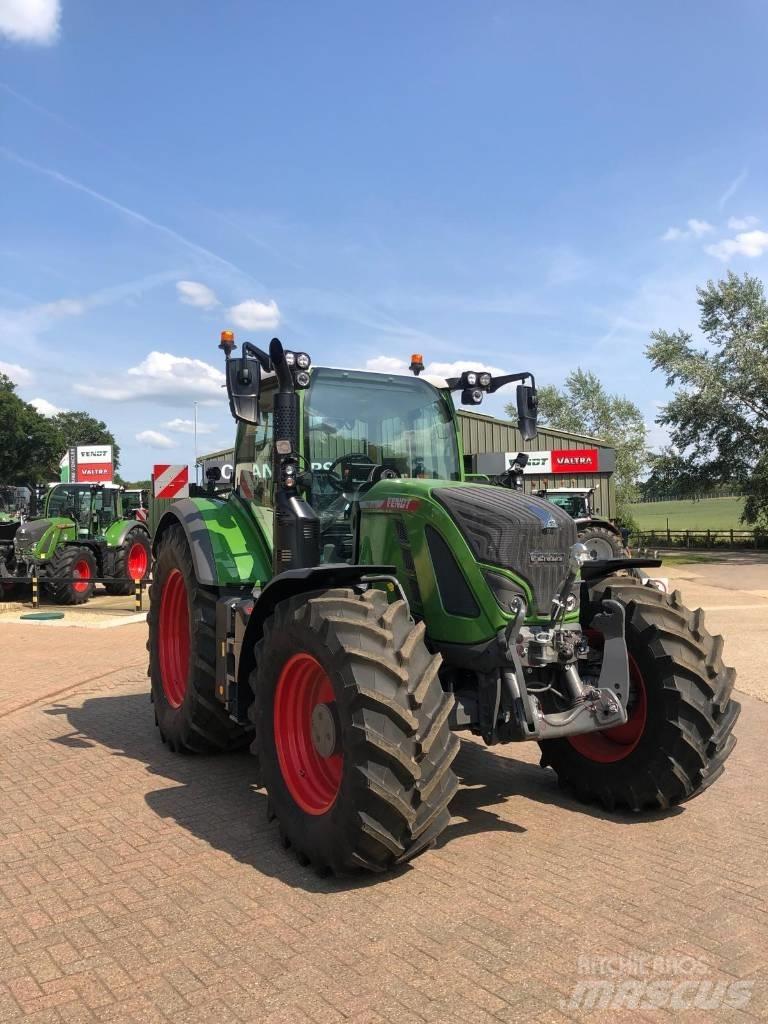 Fendt 718 Vario Трактори