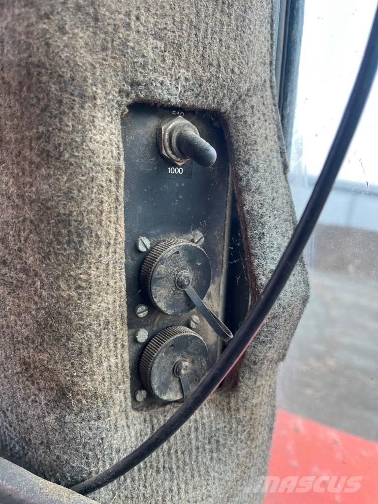 Massey Ferguson 3690 Трактори