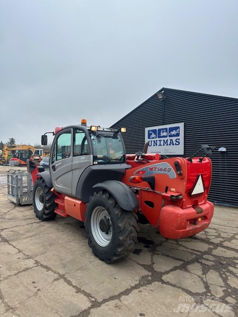 Manitou MT1440 Телескопічні навантажувачі