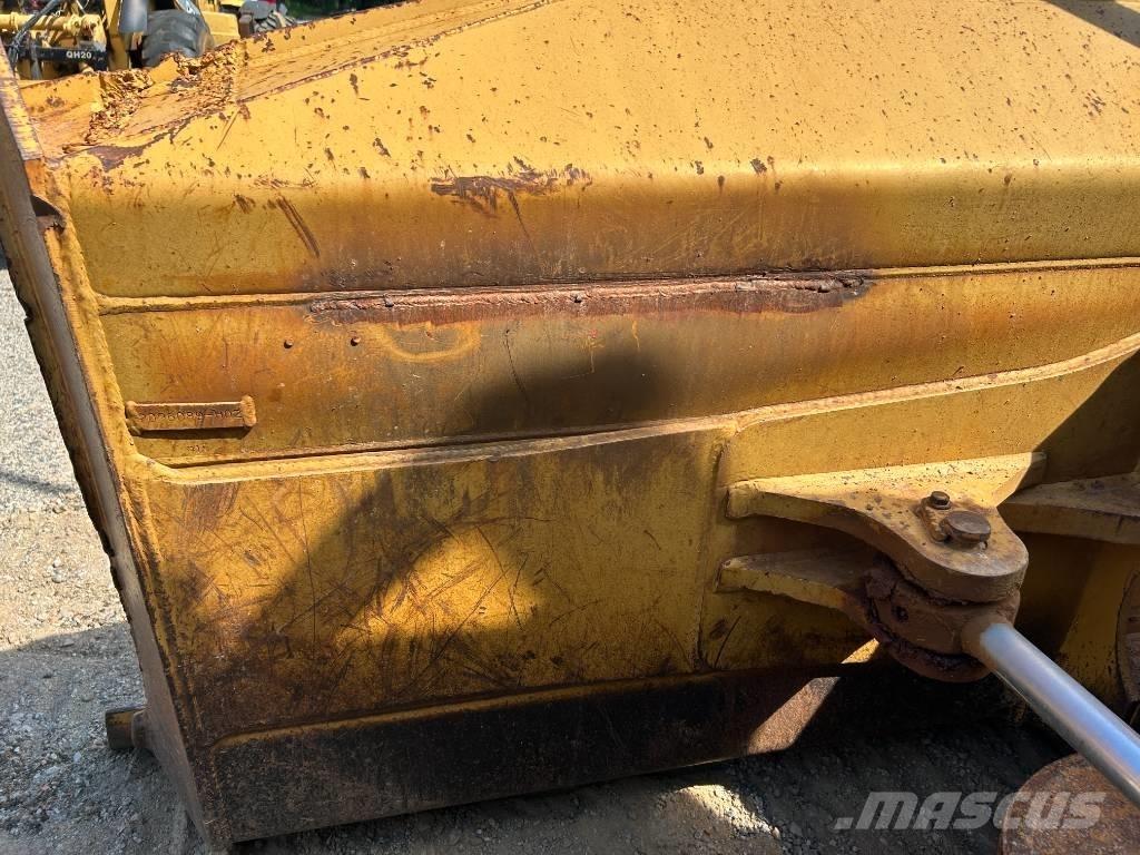 CAT D 5 N XL Гусеничні бульдозери