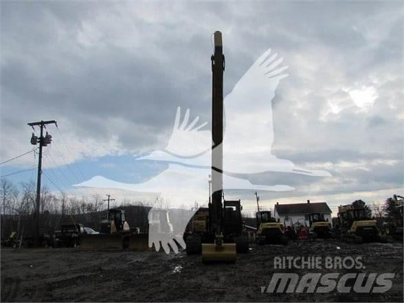 CAT 326FL Гусеничні екскаватори