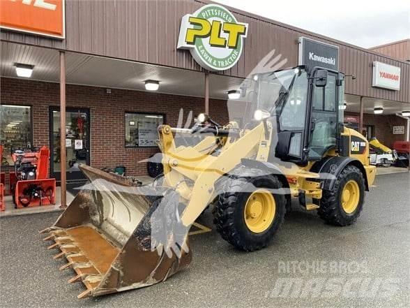 CAT 908M Фронтальні навантажувачі