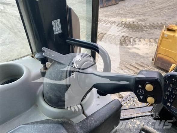 CAT D6N XL Гусеничні бульдозери