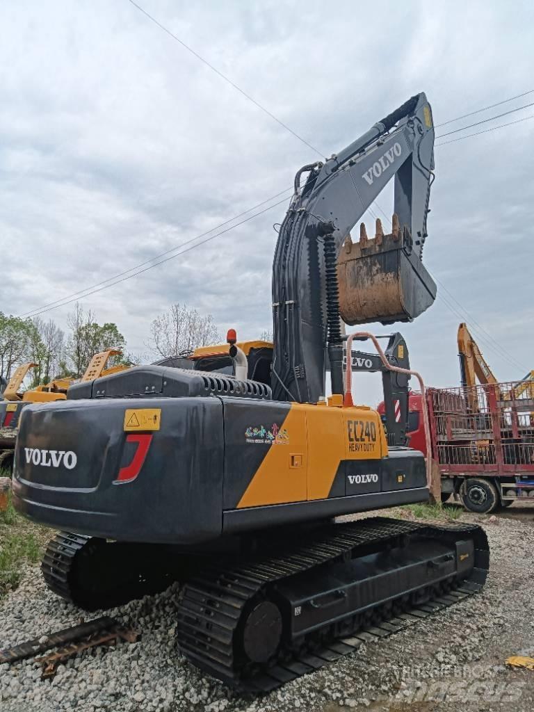 Volvo EC 240 Гусеничні екскаватори