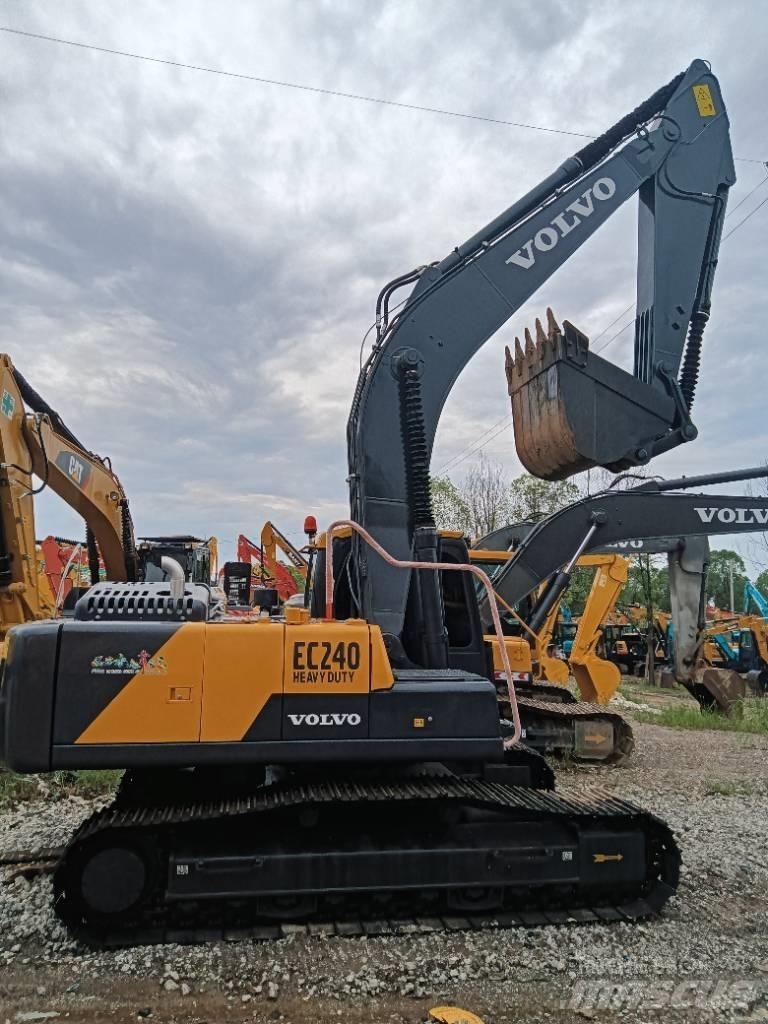 Volvo EC 240 Гусеничні екскаватори
