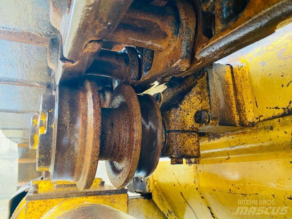 CAT 953 Гусеничні вантажники