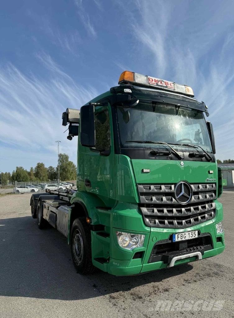 Mercedes-Benz Actros Вантажівки з гаковим підйомом