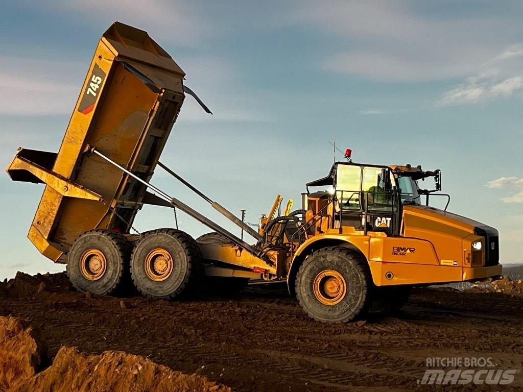 CAT 745 Зчленовані самоскиди