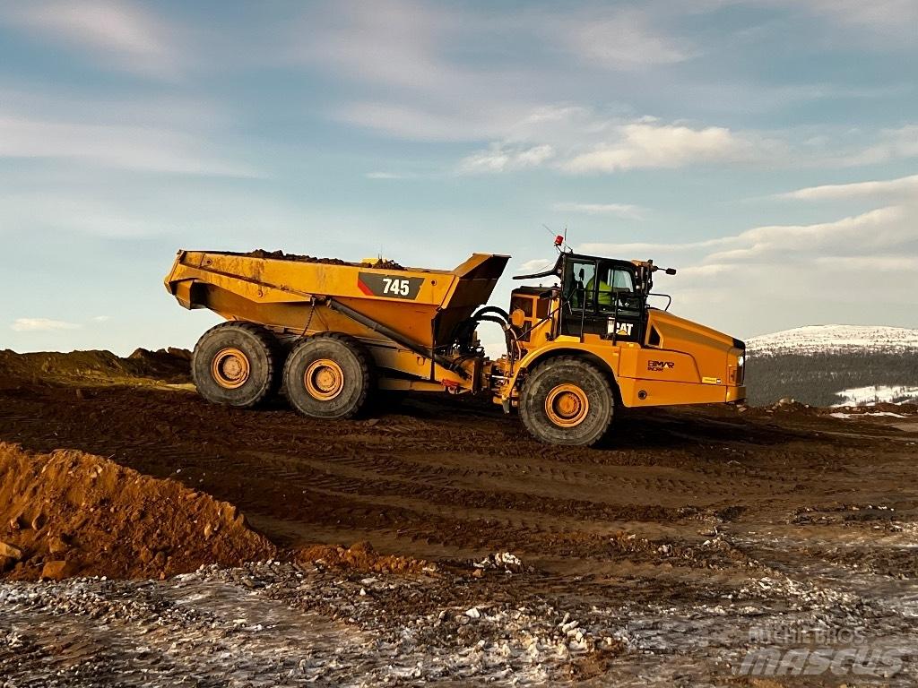 CAT 745 Зчленовані самоскиди