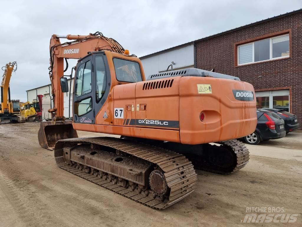 Doosan DX 225 LC Гусеничні екскаватори