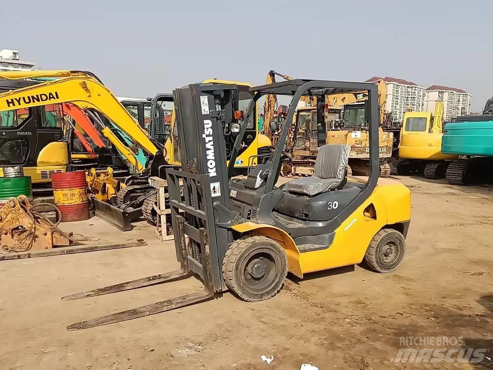 Komatsu FD 30 T-16 Дизельні навантажувачі