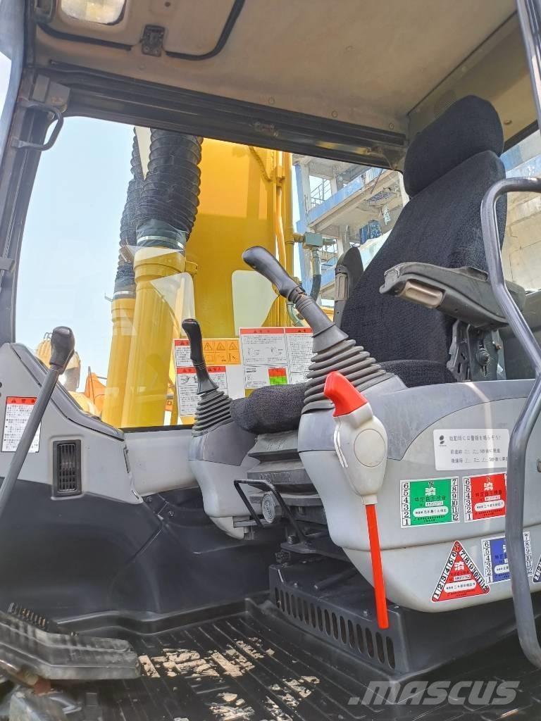 Komatsu PC130 Гусеничні екскаватори