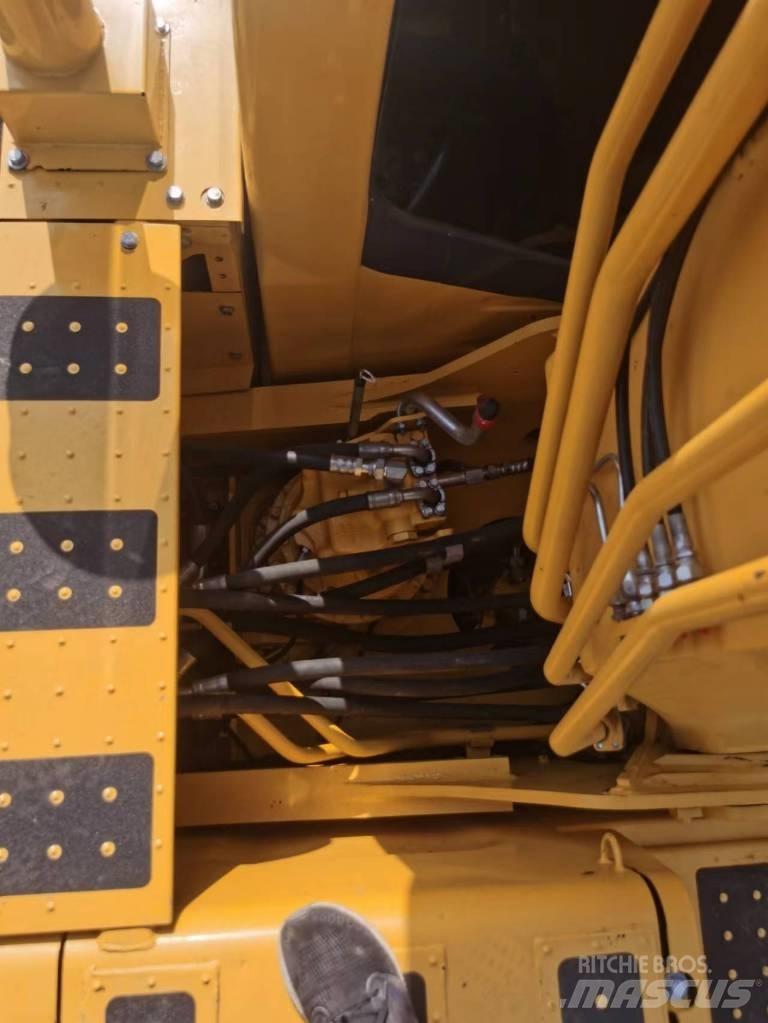 Komatsu PC 200 Гусеничні екскаватори