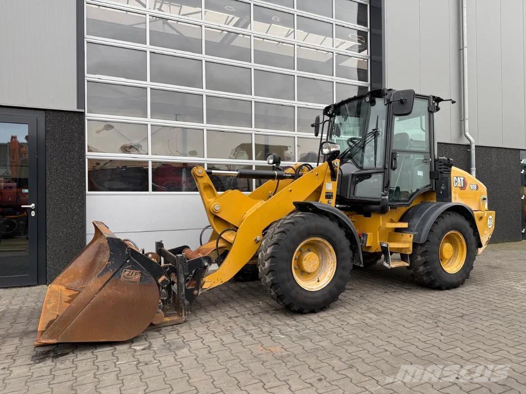 CAT 908 Фронтальні навантажувачі