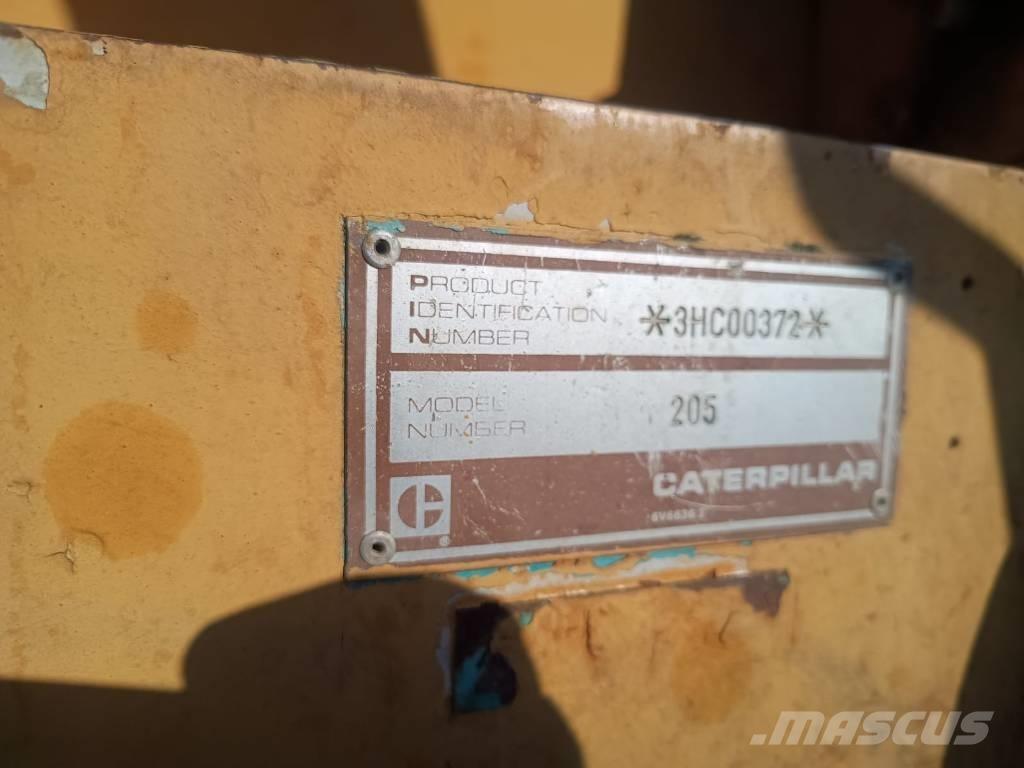CAT 205LC Гусеничні екскаватори