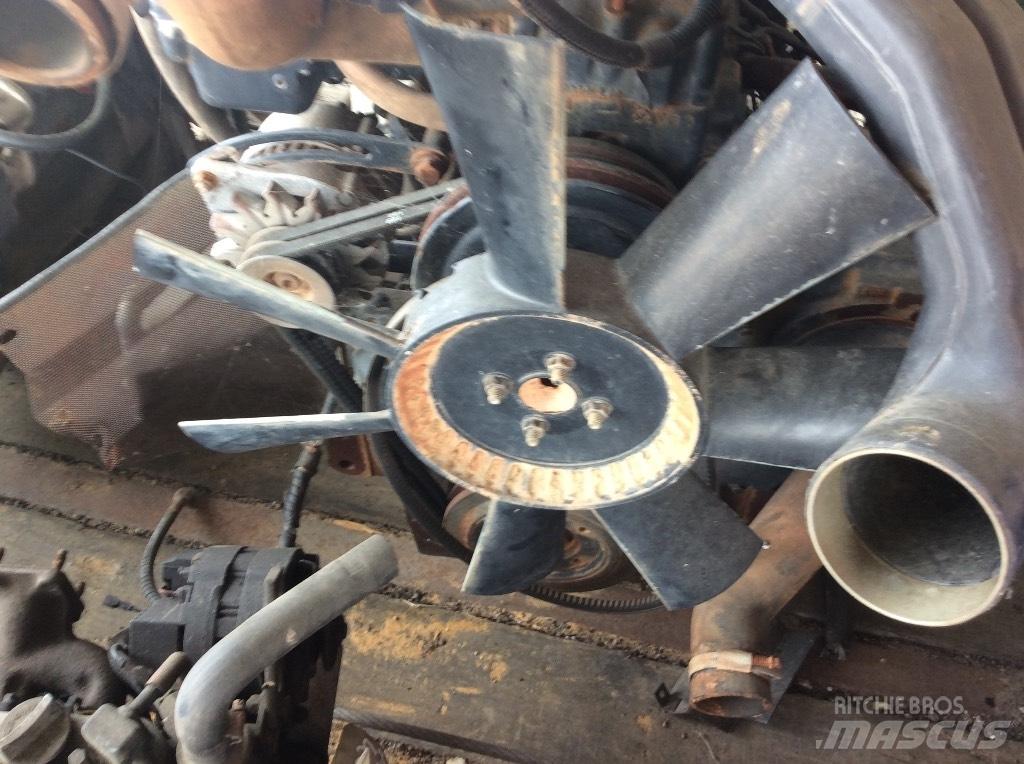 Renault 133-54 Двигуни