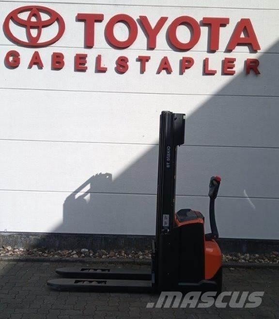 Toyota SWE120L Ручний візок