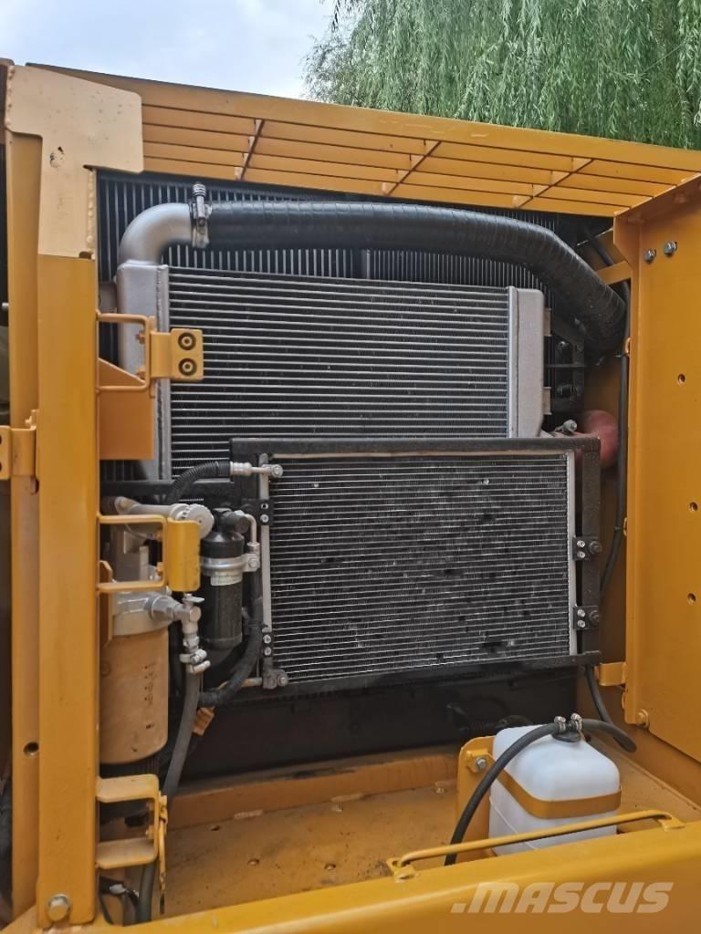 CAT 320D Гусеничні екскаватори