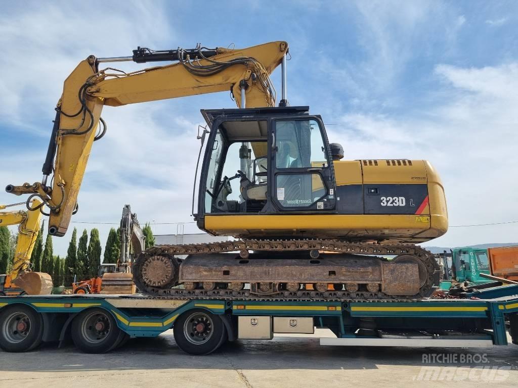 CAT 323 D L Гусеничні екскаватори