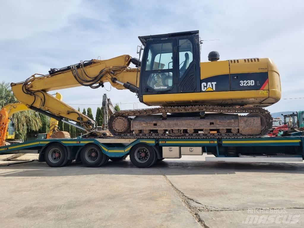 CAT 323 D L Гусеничні екскаватори