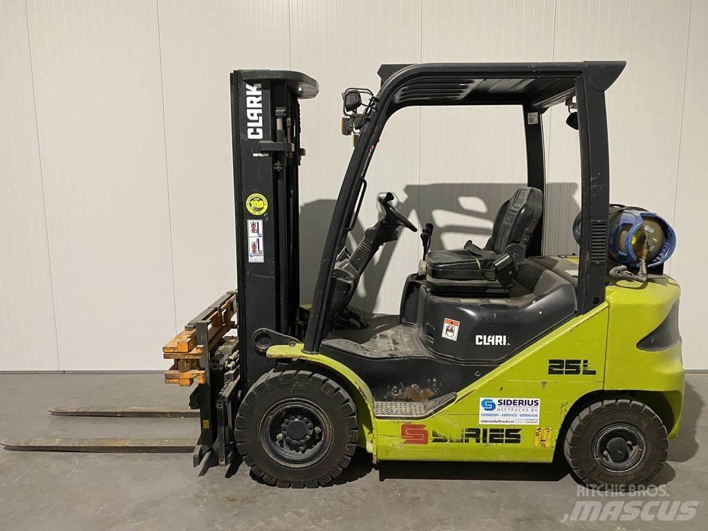 Clark S25L Газові навантажувачі