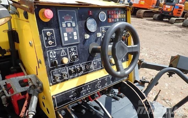 Bomag BF 223 C Асфальтовкладачі