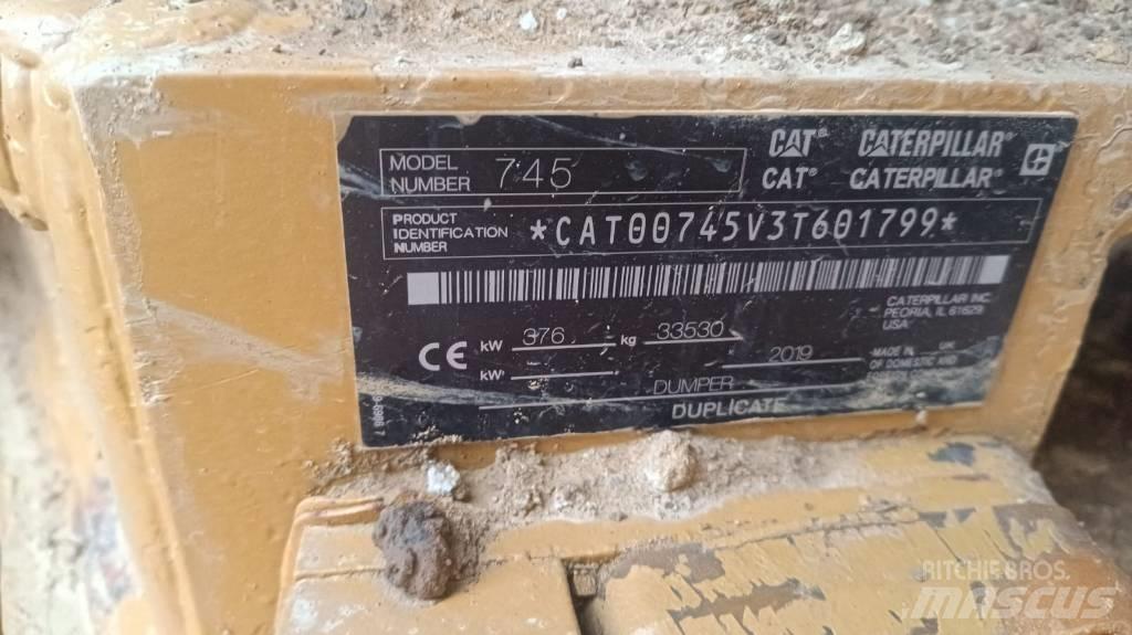 CAT 745 Зчленовані самоскиди