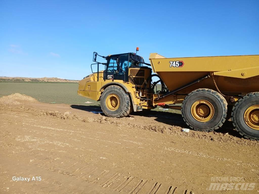 CAT 745 Зчленовані самоскиди