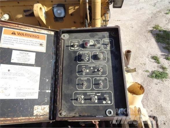 CAT AP-1000B Асфальтовкладачі